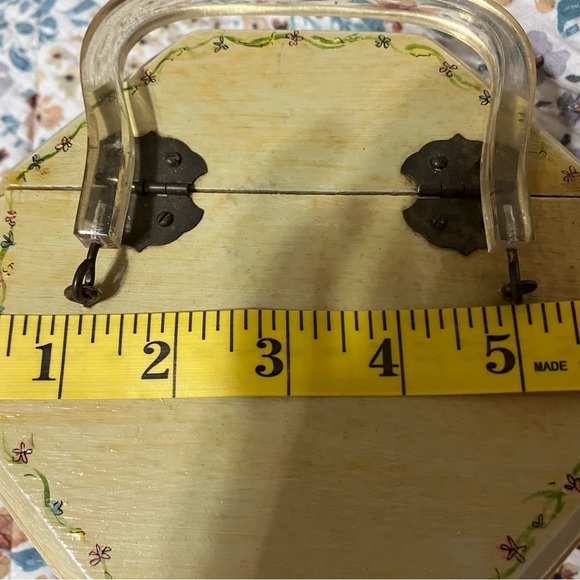 Vintage Decorative Box with Angel Design - Picture 15 of 15
